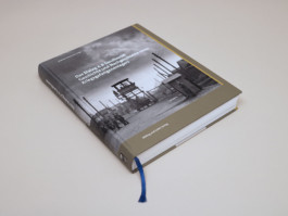 Das-Stalag-X-B-Sandbostel_Hrsg.-Andreas-Ehresmann,-Gedenkstaette-Sandbostel_bseiten_Katrin-Bahrs_Grafikdesign-Hamburg_#00 