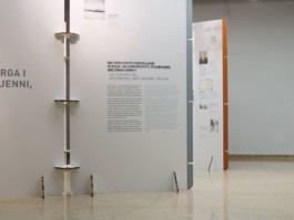 Wanderausstellung_Das-Reichsparteitagsgellaende-im-Krieg_bseiten_Katrin-Bahrs,-Grafikdesing,-Hamburg_00 