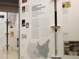 Wanderausstellung_Das-Reichsparteitagsgellaende-im-Krieg_bseiten_Katrin-Bahrs,-Grafikdesing,-Hamburg_00