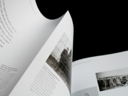 Das-Reichsparteitagsgelaende-im-Krieg_Katalog_Dokumentationszentrum-Reichsparteitagsgelaende-Nuernberg_bseiten_Katrin-Bahrs_Grafikdesign-Hamburg_Slider_#01